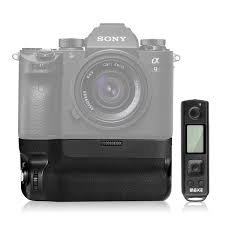 VERTICAL BATTERY GRIP for SONY A7 A7r A7s Mark 1 mirrorless Full Frame BG Baterai Batere Grip 3rd Party compatible untuk SONY ALPHA ILCE A7 A7r A7s Mark 1 Mirrorless merk MEIKE Original ( Top Brand ) FUNGSI : - Memperpanjang waktu pemakaian baterai - Menambah kestabilan pegangan pada body kamera, terutama pada posisi vertikal. - Kompatible dengan baterai NP-FW50 NPFW50 - Wireless Remote Timer Shutter berfungsi untuk menekan shutter dari jauh /Wireless Intervalometer untuk pemotretan Time Lapse , Slow Shutter, juga berfungsi untuk mengurangi getaran akibat sentuhan pada tombol shutter sehingga mencegah blur +++++++++++++++++++++ CITIUS CAMERA, JAKARTA +++++++++++++++++++++ WhatsApp: 0888 0862 4316 ( SMS tidak aktif ) FB: CitCam Twitter: @citiuscam #citiuscam #citiuscamera #citcam #citiuscam #adapterlensa #lensadapter @citiuscam #citiuscamera #citiuscam #citcam #bgsonyA7 #bateraigripsony #bateregribsony #batterygripsonyA7 mkA7R MK-A7R mkar7 mk-ar7