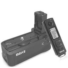 VERTICAL BATTERY GRIP for SONY A7 A7r A7s Mark 1 mirrorless Full Frame BG Baterai Batere Grip 3rd Party compatible untuk SONY ALPHA ILCE A7 A7r A7s Mark 1 Mirrorless merk MEIKE Original ( Top Brand ) FUNGSI : - Memperpanjang waktu pemakaian baterai - Menambah kestabilan pegangan pada body kamera, terutama pada posisi vertikal. - Kompatible dengan baterai NP-FW50 NPFW50 - Wireless Remote Timer Shutter berfungsi untuk menekan shutter dari jauh /Wireless Intervalometer untuk pemotretan Time Lapse , Slow Shutter, juga berfungsi untuk mengurangi getaran akibat sentuhan pada tombol shutter sehingga mencegah blur +++++++++++++++++++++ CITIUS CAMERA, JAKARTA +++++++++++++++++++++ WhatsApp: 0888 0862 4316 ( SMS tidak aktif ) FB: CitCam Twitter: @citiuscam #citiuscam #citiuscamera #citcam #citiuscam #adapterlensa #lensadapter @citiuscam #citiuscamera #citiuscam #citcam #bgsonyA7 #bateraigripsony #bateregribsony #batterygripsonyA7 mkA7R MK-A7R mkar7 mk-ar7
